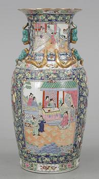 PRAKTVAS, Kina, porslin, 1900-tal.