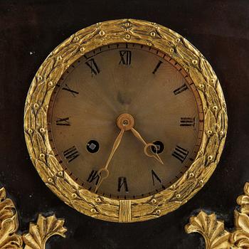 An early 20th Century mantle clock.