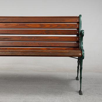 A tennis-/gardenbench, GLTK Gothenburg.