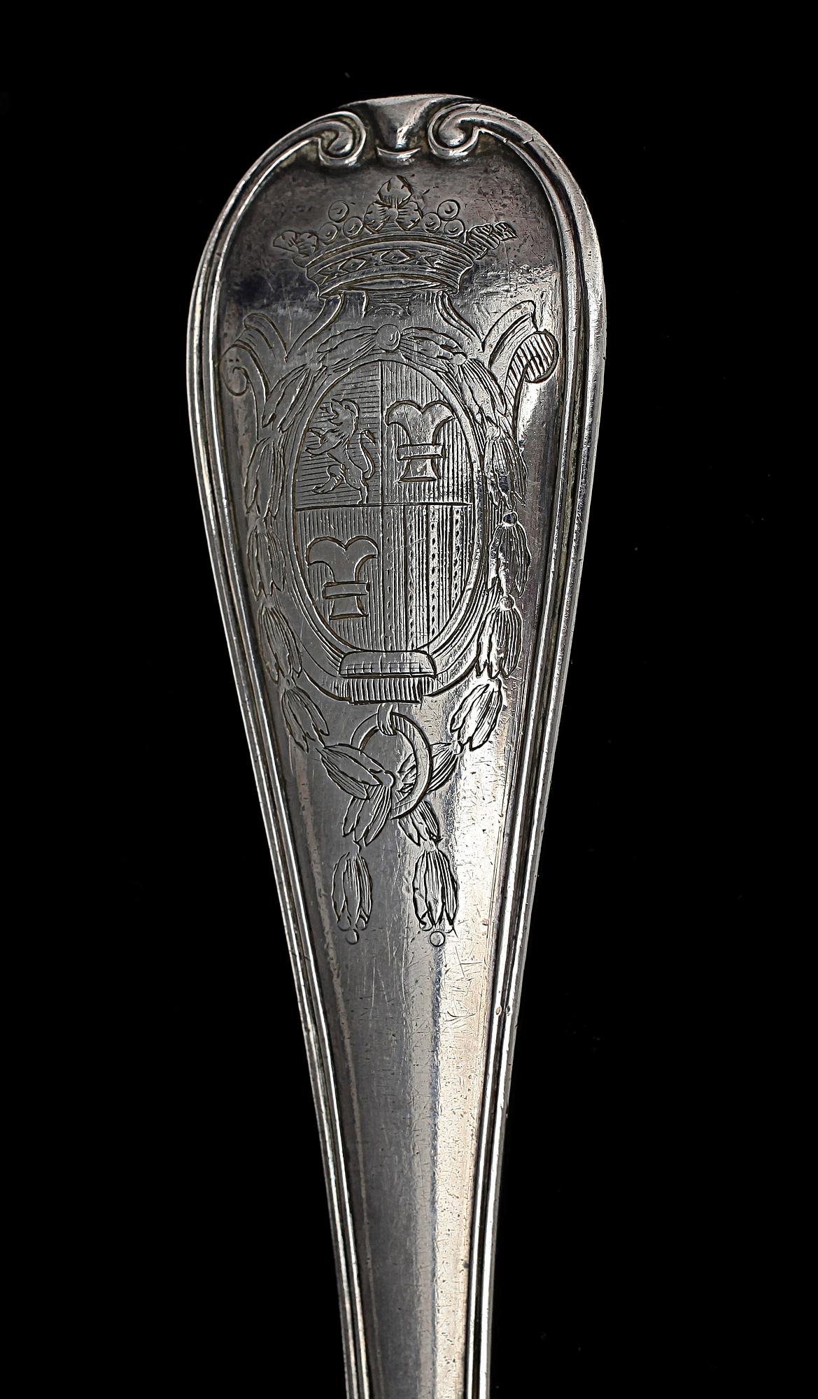 RAGUSKED, silver, Frankrike, tidigt 1800-tal. Vikt 192 g.