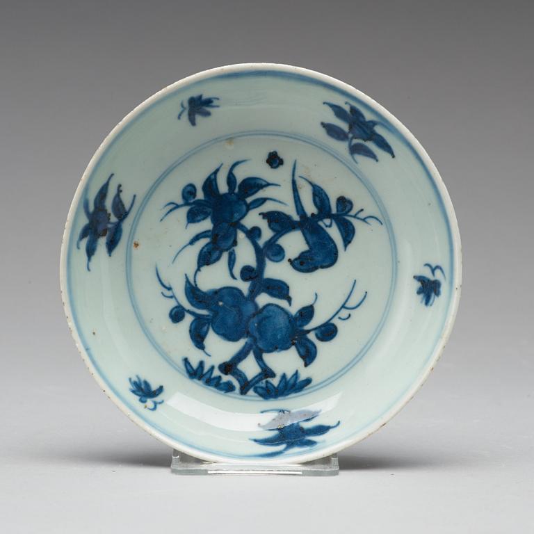 A set of 10 (9+1) blue and white dishes, Ming dynasty, Tianqi/Chongzhen.