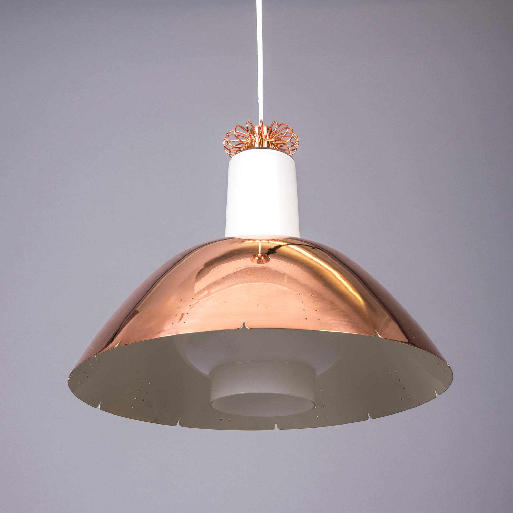 TAKLAMPA, Paavo Tynell, märkt Idman. Höjd 30 cm.