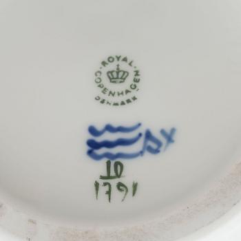 URNA MED LOCK, Royal Copenhagen, 1900-talets andra hälft, porslin.