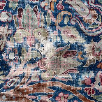 MATTO, an antique/a semi-antique Kerman, ca 384,5-391,5 x 314,5-323 cm.