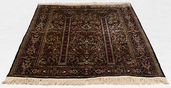 Matta, Ghom, part silk, ca. 195 x 127 cm.