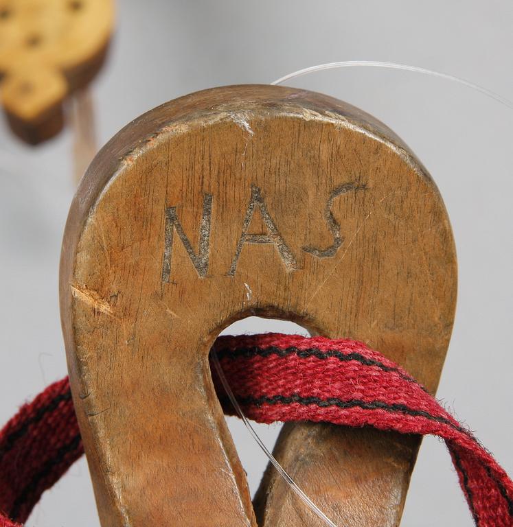 GARRÌ, 2 st samt KAFFEKÅSOR, 2 st, björk, samiska, 1800/1900-tal.