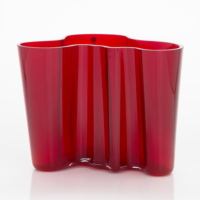 Alvar Aalto, maljakko, 3030 signeerattu Alvar Aalto Iittala.