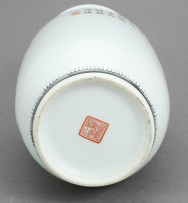 VAS, porslin. Kina, Republik, 1900-talets första hälft.