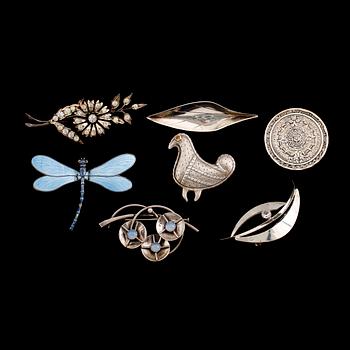BROSCHER, 7 st, silver och sterlingsilver, 1900-tal.