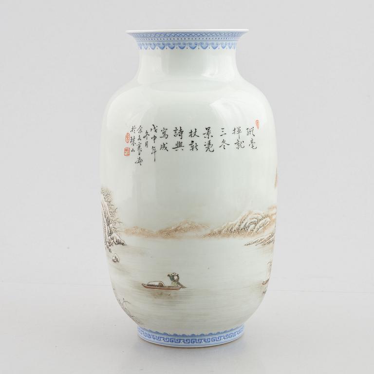 Vas, porslin, Kina, 1900-talets senare del.