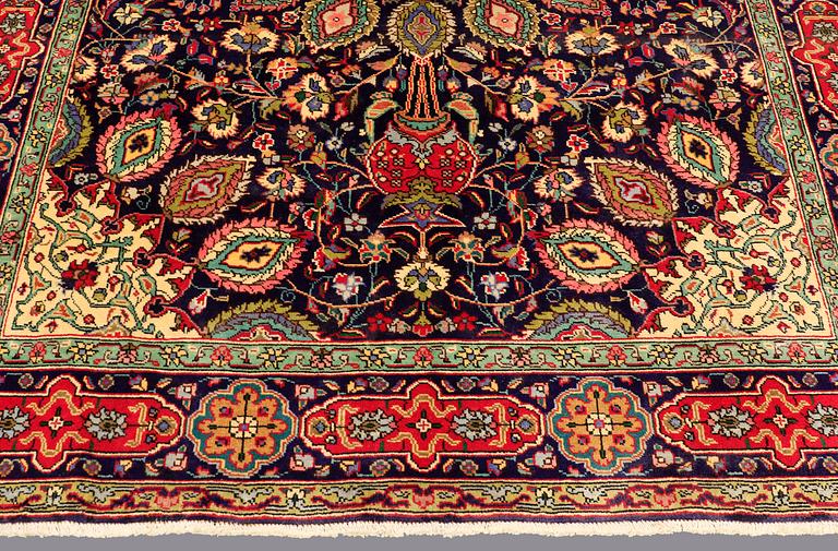MATTA, Täbriz, ca 297 x 202 cm.