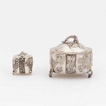 A silver salt cellar and a lided box, first half of the 20th century.