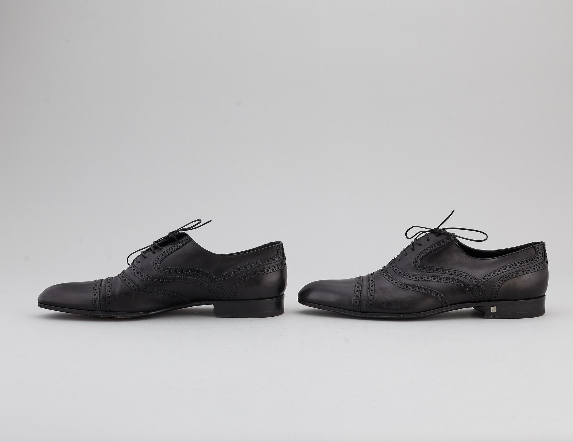 LOUIS VUITTON, a pair of black leather brogues, size 9½.