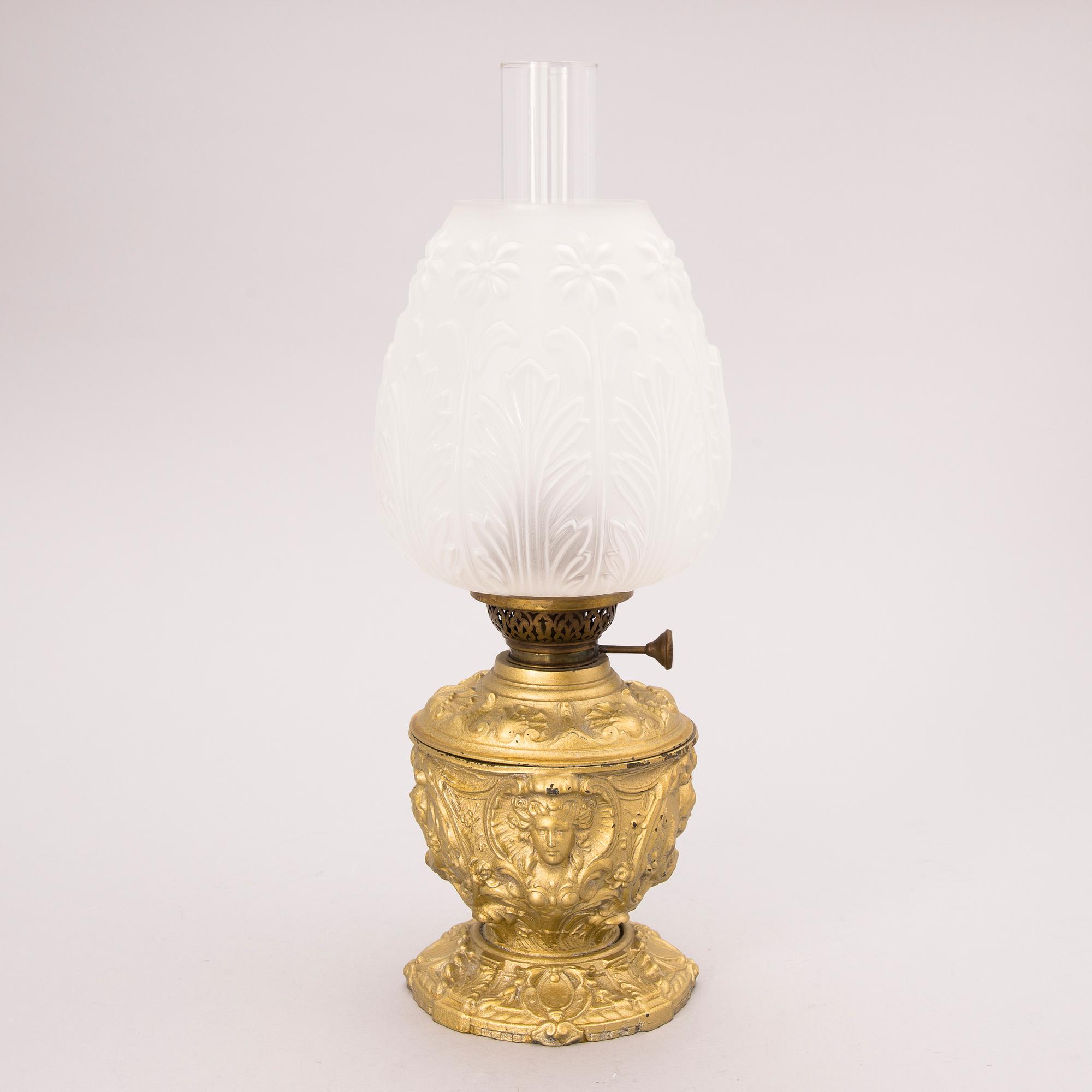 FOTOGENLAMPA, målad vitmetall glas och mässing, 1900-tal.