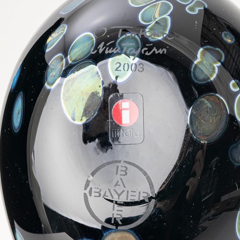 Oiva Toikka, a glass annual bird, Nuutajärvi, notsjö, iittala, Finland, 2003.