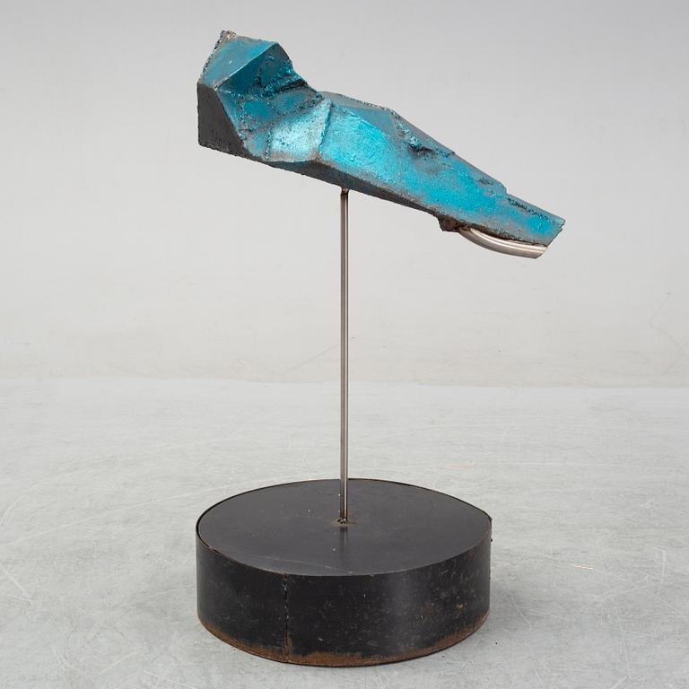 Caroline Mesquita, executed in 2017. Steel, stainless steel, resin, car paint.