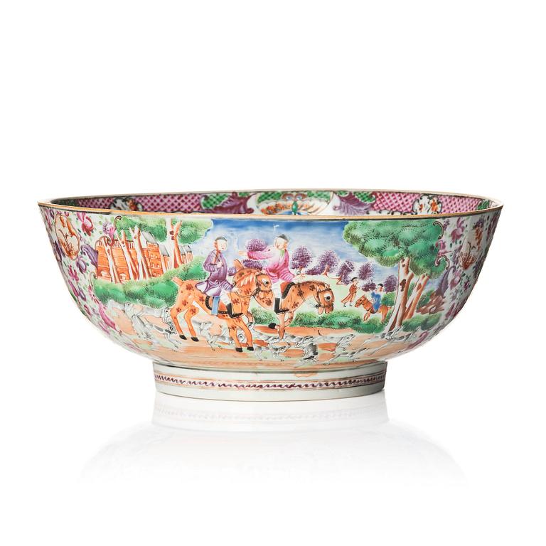 A Chinese Export famille rose 'hunting' bowl, Qing dynasty, Qianlong (1736-95).