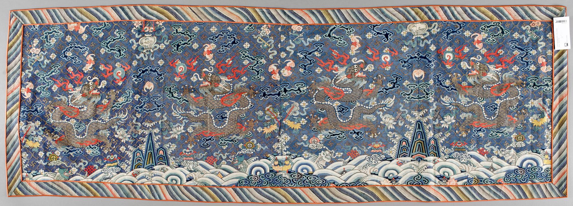 TEXTILIER, 3 st, siden, Kina, 1900-tal.