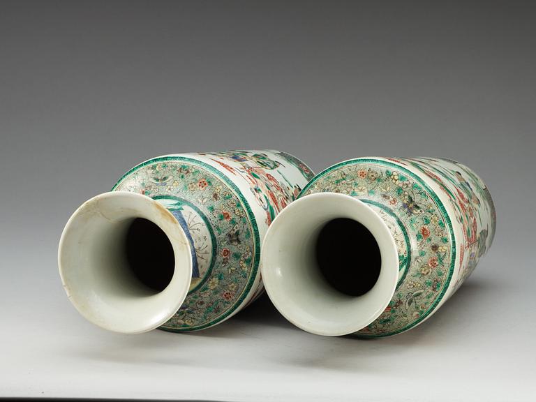 A pair of famille verte vases, Qing dynasty, 19th Century.