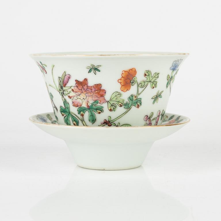 A porcelain cup with stand, late Qing dynasty, with Jiaqing mark.