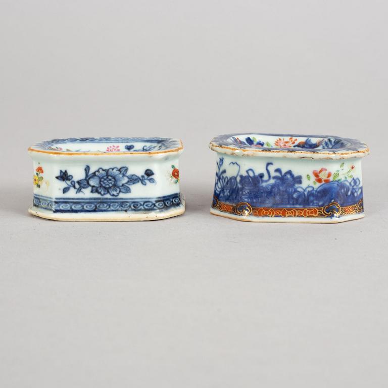 A set of two blue and white and famille rose decorated salts. Qing dynasty, Qianlong (1736-95).