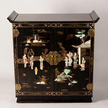 BARSKÅP, Kina, 1900-talets mitt.