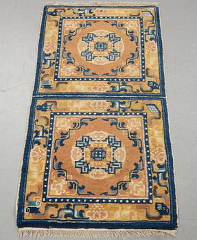 A meditation rug, a semi-antique Ningxia, China, ca 122 x 60-61 cm (as well as ca 0,5 cm later flat weave at one end).