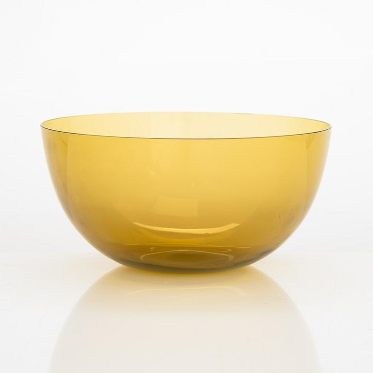 Kaj Franck, a serving bowl, model '1329' and six dessert bowls, '1340', Nuutajärvi Notsjö.