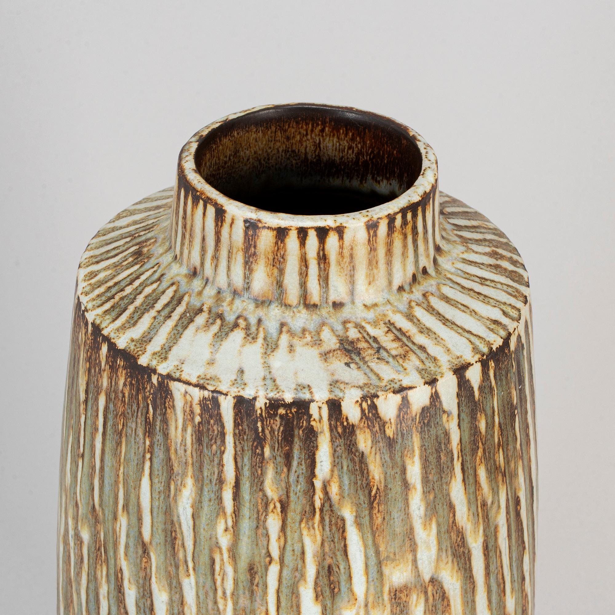 GUNNAR NYLUND, golvvas, stengods, "Rubus", Rörstrand.