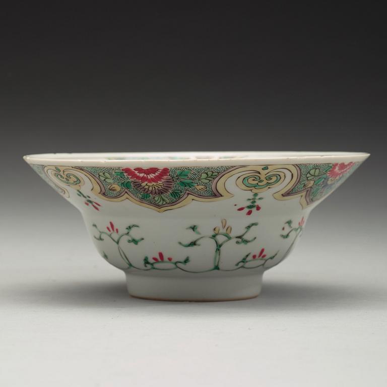 A famille verte bowl, Qing dynasty, Kangxi (1662-1722).