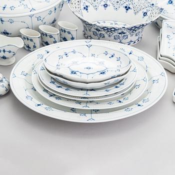 Ruoka-astiasto,  93 osaa, "Musselmalet", Royal Copenhagen, Tanska 1958-66.