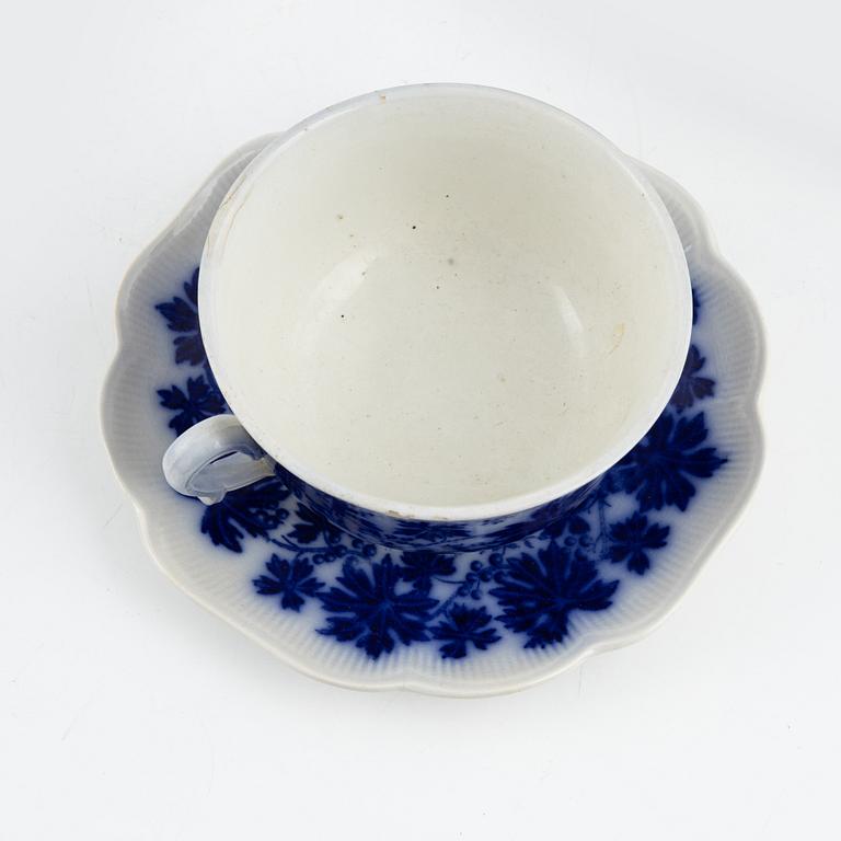 A 61 piece "Vinranka" dinner service by Arthur Percy from Gefle Sweden, first half of the 20th century.