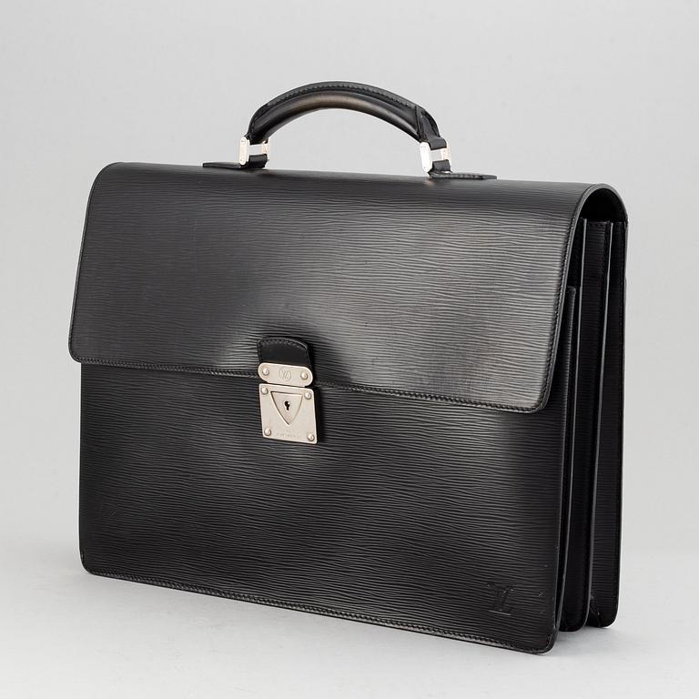 Louis Vuitton, a 'Neo Robusto' briefcase.
