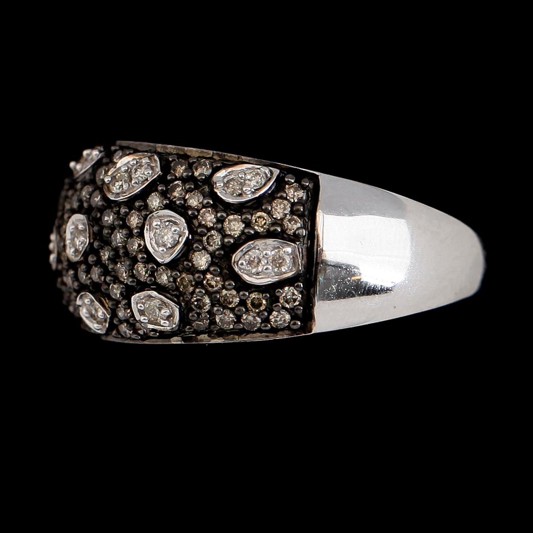 RING, 14K vitguld, briljantslipade diamanter tot ca 1.12 ct. Vikt ca 5 g.