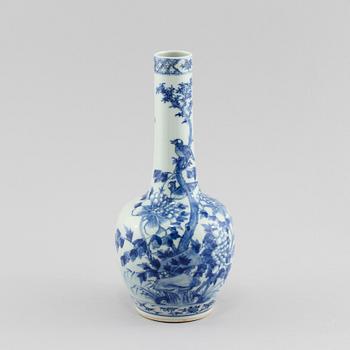 VAS, porslin, Kina, Kangxi-stil, sen Qing, 1800/1900-tal.