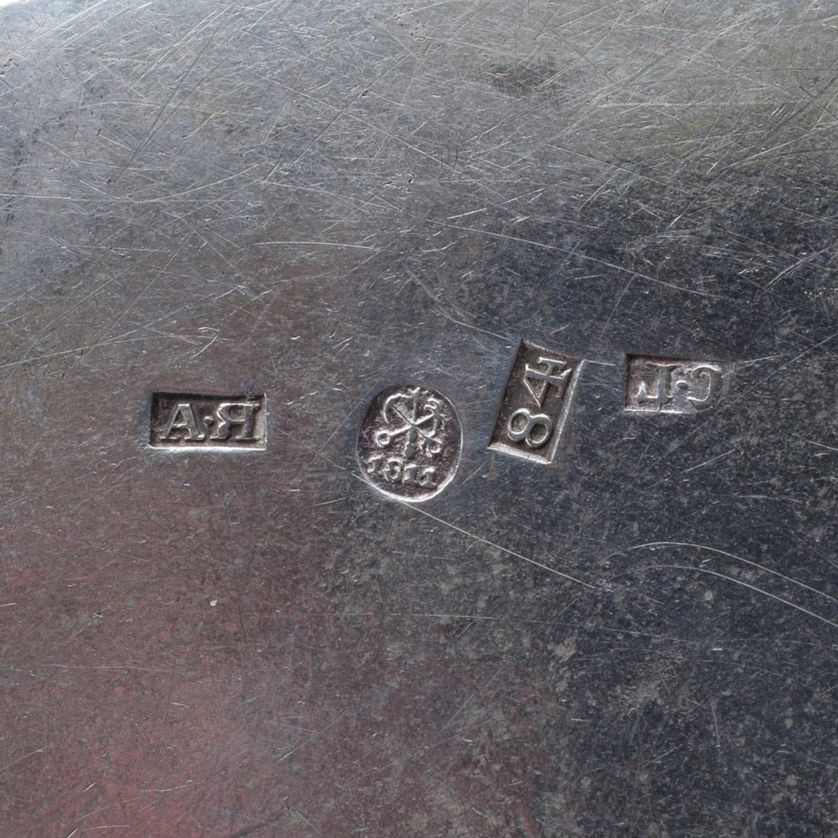 FAT, silver, stämplad  АЯ och СГ, S:t Petersburg 1811. Vikt ca 179 g.