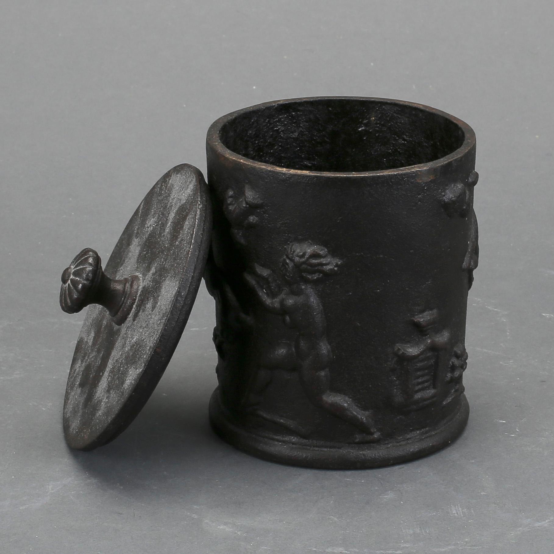 TOBAKSBURK. Gjutjärn, Carl Elmberg, Näfveqvarns Bruk, 1920-tal.