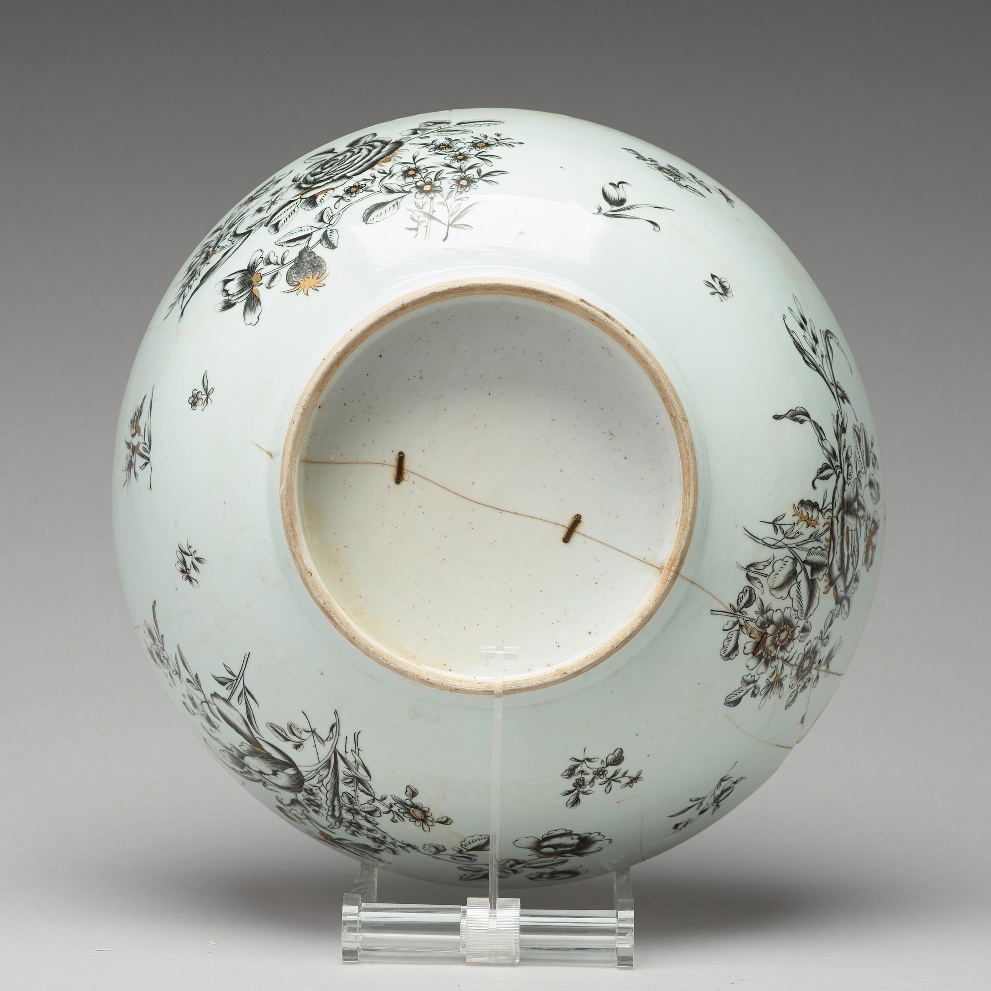 BÅLSKÅL, kompaniporslin. Qing dynastin, Qianlong, daterad 1762.