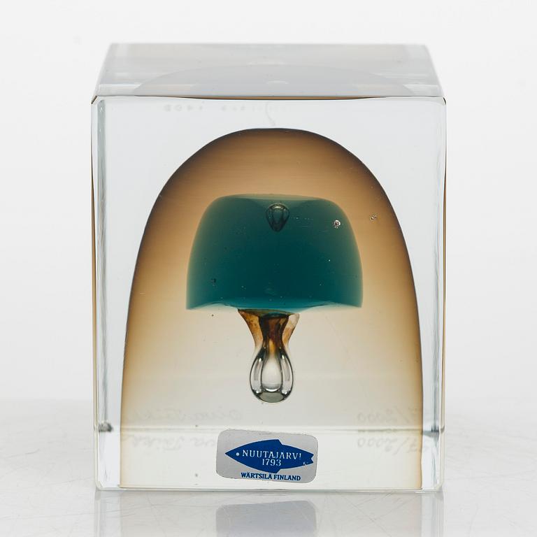 Oiva Toikka, vuosikuutio, signeerattu Oiva Toikka, Nuutajärvi 1983, numeroitu 97/2000.