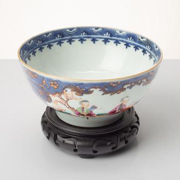 A porcelain bowl, China, Qianlong (1736-95).