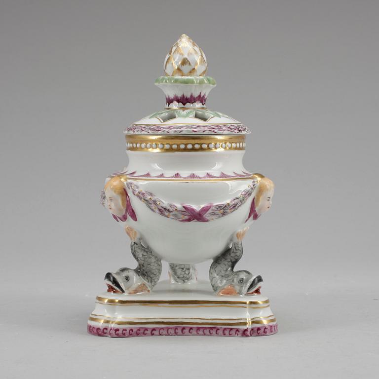 POTPURRIURNA, porslin, Royal Copenhagen, 1900-talets andra hälft.