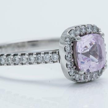 A ca 1.00 ct synthetic pink saphire ring with brilliant-cut diamonds ca 0.72 ct.