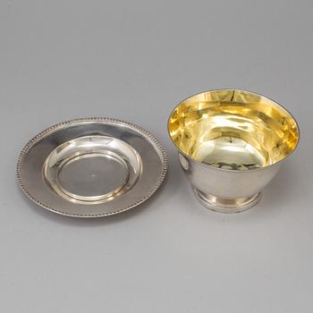 A silver saucepan and a plate, including Adolf Zethelius, Stockholm, 1827.