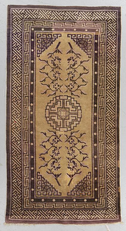 Matto, semi-antique China, ca 167 x 88 cm.