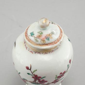 A 8 pcs Chinese porcelain tea set, 18th/19th century.