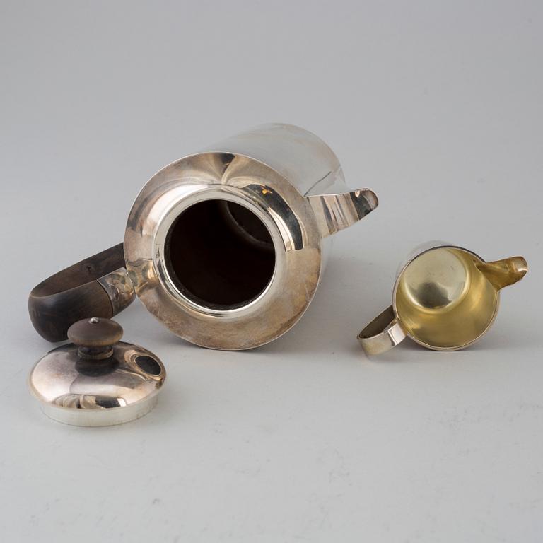 A Bertil Haglund Studio sterling silver coffee pot and creamer, Stockholm 1948.