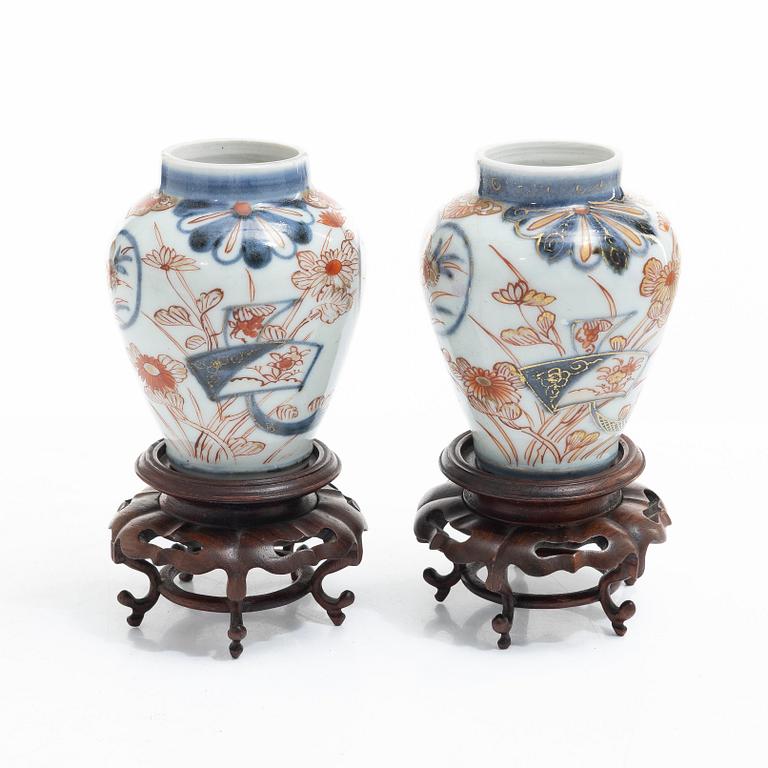 A pair of Japanese imari porcelain jars, 19th century.