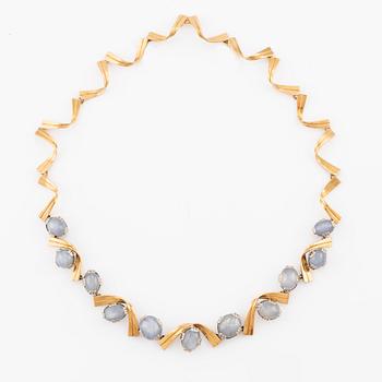 Necklace, G. Arenhill, 18K gold with star sapphires.