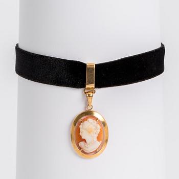 A shell cameo with 18K gold frame. Guldsmedjan, Jönköping, 1971.