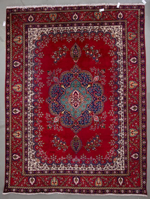 MATTA, möjligen Täbris, ca 391x296 cm.
